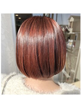 ピアリ オカモト(Peri okamoto) ビビットなオレンジカラーのボブ