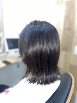 ハサミバイアトリエナガノ 千葉(8sami by atelier nagano) ショートボブ/センターパート/ツヤ髪/グラデーション/イヤリング