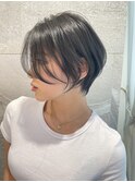 横顔美人ショート