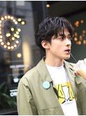 センターパート×ソフトなスパイラルパーマ