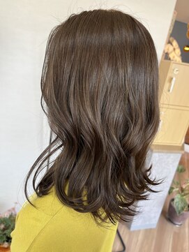 ヒビ(HIBI) ミディアムベージュカラー