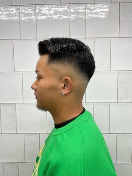 メリケンバーバーショップ フクオカ(MERICAN BARBERSHOP FUK) サイドパート