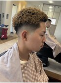 極道パーマハイトーンカラーオールバックパーマスキンフェード