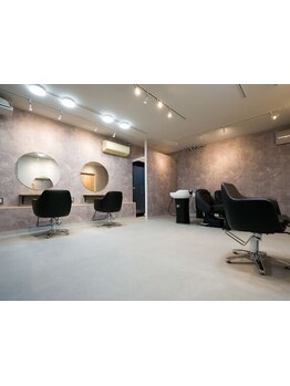 住宅街にある隠れ家サロン♪お洒落かつ落ち着いた雰囲気の空間で、髪と心を癒してくれるサロンタイムを―