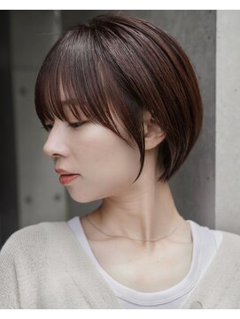 カライング(ing) 大人可愛い20代30代40代黒髪前下がりひし形小顔ボブ丸みショート