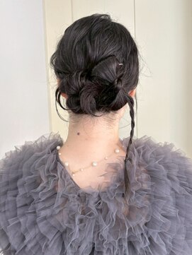ロイオブジゼル(roi of GiseL) ヘアセット カチモリ リボンアレンジ シニオン 結婚式 20代30代