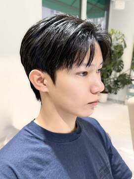 ノラ ウメダ(NORA UMEDA) スリックカット×ダウンパーマ×センターパート