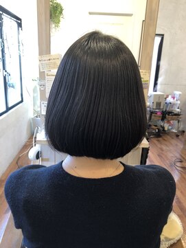 アンプレヴーアジュテ(Impre'vu ajoute) ピンピンにならないストレートヘア『ボブ』