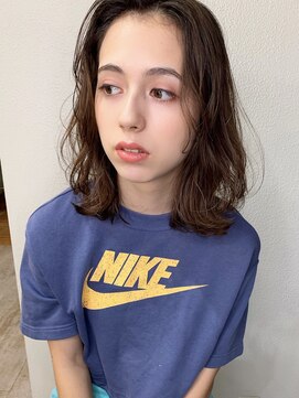 マリアバイアフロート(Maria by AFLOAT) 【山田】センターパート無造作ウェーブミディ