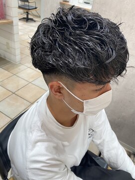 リースリー(Re.3 connecting beauty) フェードカット×スペインパーマ☆
