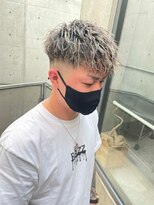 イーラ(era)&nbsp;ハイトーンツイストスパイラルパーマ短髪刈り上げ