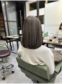 コントラストハイライト細めグレージュまとまりミディアム