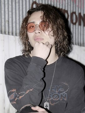 オーシャントーキョー(OCEAN TOKYO) ツイストスパイラルパーマセンターパートツーブロックコンマ韓国