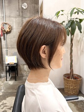 ヴィップルーム(viproom) シースルバングマッシュショートレイヤーカットふんわりミディ