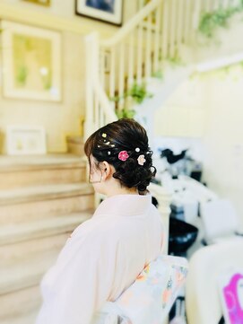 美容室 ティンカーベル シニヨンヘア