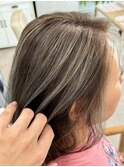 白髪ぼかしハイライトブリーチミルクティーベージュ