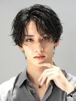 リップス 天神(LIPPS)&nbsp;緩め波巻きシャドウパーマセンターパートツーブロック黒髪ヘア