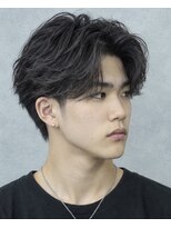 トラスト ザ バーバー 東京駅日本橋店(TRUST the Barber) センターパート/フェザーパーマ/リバースセンターパート