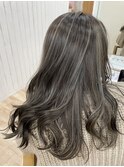 ホワイトベージュのコントラストハイライト