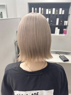 リグ 横浜(Lig.) ミルクティーカラー/切りっぱなしボブ/ケアブリーチ/ブリーチ
