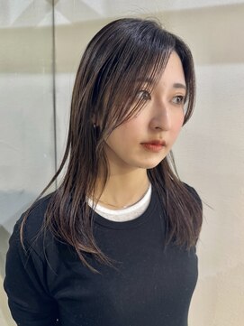 メイカ(MEIKA) ”顔まわりレイヤー×オリーブブラウン” なかもと はな