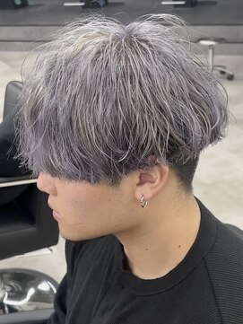 アウラ(AURA) メンズブリーチカラー/無造作マッシュ/シルバーグレージュ/盛岡