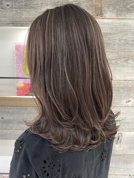 アイヴィ 表参道(IVY) ベージュカラー×くびれボブ【肥田亜沙美】