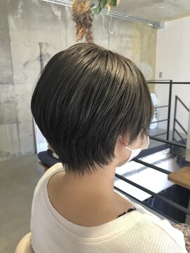 パースラヴ(PERS'LOV) フェザーショート/カーキグレージュ似合わせカットレイヤー