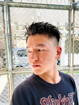 フジヤマ バーバー ショップ(FUJIYAMA BARBER SHOP) スキンフェード/アップバング