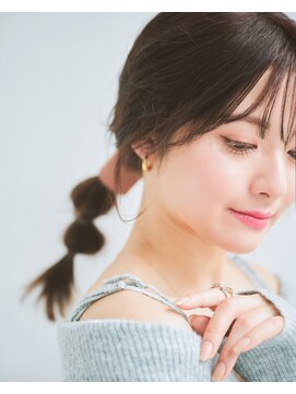 イーズ(EAZE) ローポニーテールアレンジおでかけヘア