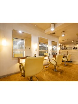 40代以上の大人女性世代のリピート多数！塗って帰れるヘナだから出来る"お帰りヘナ"で時短施術もOK♪