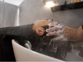 アルム 代官山 恵比寿(ARUIM)の写真/頭皮のお悩みを解消し、頭皮環境を整えます。ヘッドスパで髪も心も癒される時間を…[メンズ/恵比寿/代官山]