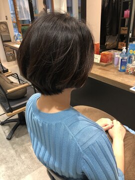 ビヨウシツ ポスタ ショートボブ　正木ゆかり