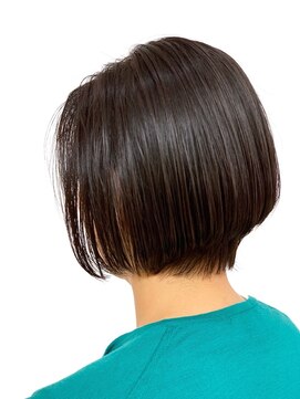 クオリス 上福岡店(QUALIS) 前下がり小顔ショート/ショートグラ/ナチュラルカラー/40代50代