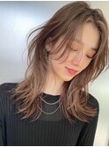 インナーカラーイヤリングカラーレイヤーカットミディアムヘア