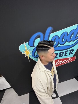 フッドバーバーセントラル(HOOD BARBER CENTRAL) フェードカット　サイドパート