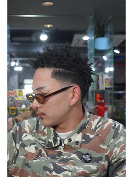 ツークツワンク バーバー 新宿(ZUG2WANG BARBER) 針金パーマ ショートアフロ