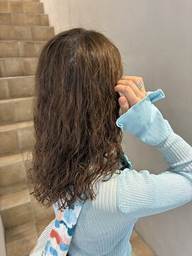 バズ(BUZZ) 伸ばしかけヘアにパーマでイメチェン!