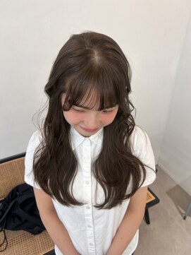 オルセン ディービーエー バルーンヘアー(OLSEN D.B.A BALLOON HAIR) レイヤー/ミディアム・ロング/20代/顔周り/オリーブベージュ