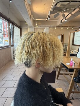 ネオリーブクレア 綱島店(Neolive Krea) ブリーチ × 縦落ちツイストスパイラルパーマ