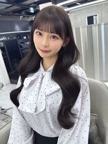 シィム(CYM) 透明感ダークカラー/ゆる巻きロング/レイヤーカット