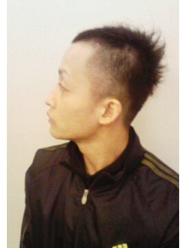 ヘアーメイクソワレ(Soiree) モヒカン気味な刈上げ