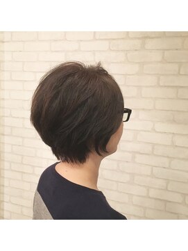 ガーネット(Garnet) くせ毛風ショート