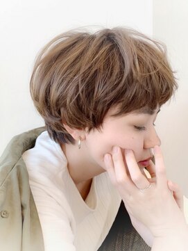 シータ(sheta) 【sheta/ AI】小顔マッシュショート アッシュベージュ