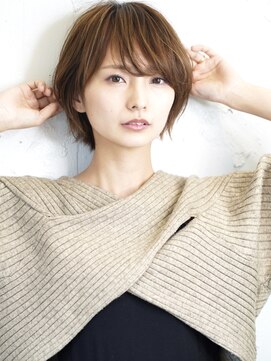 ロミー 本厚木(ROMMY.) 大人可愛い前髪ありひし形耳掛け前下がりショートレイヤー