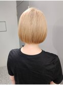 ブリーチカラー/ホワイトベージュ/ショートボブ