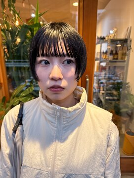 シツ(situ) 黒髪ショート