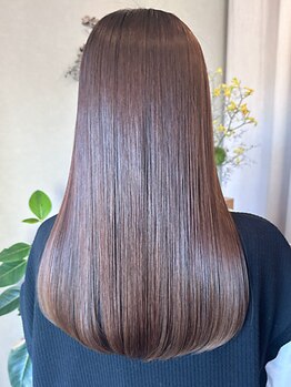 一人一人の髪質やクセを見極め最適な薬剤を使用しているから、年代問わずに理想的な髪質を実現できる♪