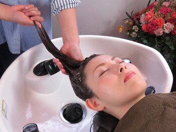 ヘアーヒーリングサロン アズ ラグジュアリー(hair healing salon az luxury)の写真/思わず眠ってしまう程の至福の時間。お客様に合ったヘッドスパで老廃物の排出を促し、癒されながら綺麗に*