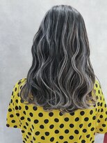 アンダーバーホワイト(_WHITE)&nbsp;難波店ミディアムローレイヤー